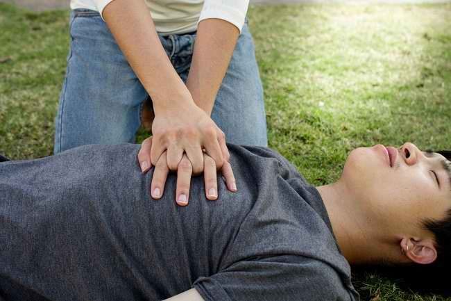 pelajari-CPR-untuk-selamatkan-nyawa-seseorang.jpg