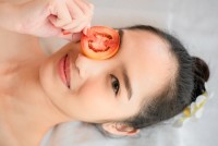 7-manfaat-masker-tomat-untuk-kesehatan-kulit.jpg
