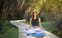 7-manfaat-yoga-untuk-kesehatan-dicoba-yuk-Du28Az2pyZ.jpg