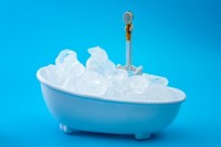 ice-bath-kenali-manfaat-dan-resikonya-untuk-kesehatan.jpg