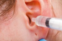 irigasi-telinga-cara-membersihkan-telinga-yang-disarankan-oleh-dokter-0-alodokter.jpg